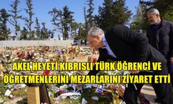 AKEL HEYETİ KIBRISLI TÜRK ÖĞRENCİ VE ÖĞRETMENLERİNİ MEZARLARINI ZİYARET ETTİ