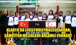 ALANYA’DA LİSELİ VOLEYBOLCULARDAN ANLAMLI PANKART