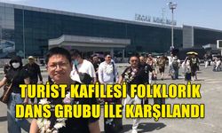 TURİST KAFİLESİ FOLKLORİK DANS GRUBU İLE KARŞILANDI