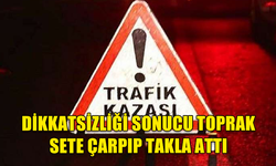 DİREKSİYON HAKİMİYETİNİ KAYBETTİ, TOPRAK SETE ÇARPTI: 2 KİŞİ YARALI