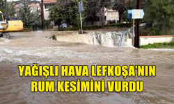 YAĞIŞLI HAVA LEFKOŞA’NIN RUM KESİMİNİ VURDU, İKİ KİŞİ ÇATIDA MAHSUR KALDI!