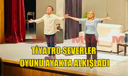 Tiyatro severler, oyunu ayakta alkışladı