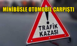 Minibüsle otomobil çarpıştı!