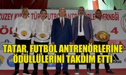 CUMHURBAŞKANI TATAR, FUTBOL ANTRENÖRLERİNE ÖDÜLLÜLERİNİ TAKDİM ETTİ