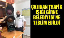 GİRNE LORD PALACE'DA ÇALINAN TRAFİK IŞIĞI GİRNE BELEDİYESİ’NE TESLİM EDİLDİ