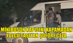 MİNİBÜSÜN KAPISINI KAPAMADAN YOLCU TAŞIYAN ŞOFÖRE CEZA KESİLDİ