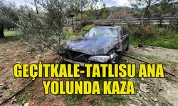 GEÇİTKALE-TATLISU ANA YOLUNDA ARAÇ TAKLA ATTI