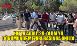 KUTLU ADALI, 29. ÖLÜM YIL DÖNÜMÜNDE MEZARI BAŞINDA ANILDI