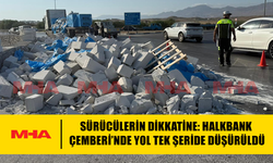 GAZİMAĞUSA LEFKOŞA ANAYOLU'NDA  HALKBANK ÇEMBERİNDE YÜKLÜ TIR ARACINDAKİ GAZ BETON TUĞLALAR YOLA DEVRİLDİ