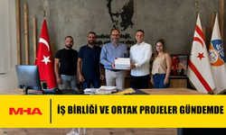 İEZB İSKELE BELEDİYE BAŞKANI HASAN SADIKOĞLU’NU ZİYARET ETTİ
