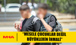 LİSE ÖĞRENCİLERİ OKULDAN ÇIKAR ÇIKMAZ SİGARA YAKTI