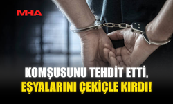 KOMŞUSUNU TEHDİT ETTİ‚ EŞYALARINI ÇEKİÇLE KIRDI!