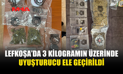 LEFKOŞA’DAKİ İKİ AYRI OPERASYONDA 3 KİLOGRAMIN ÜZERİNDE UY*ŞTURUCU ELE GEÇİRİLDİ