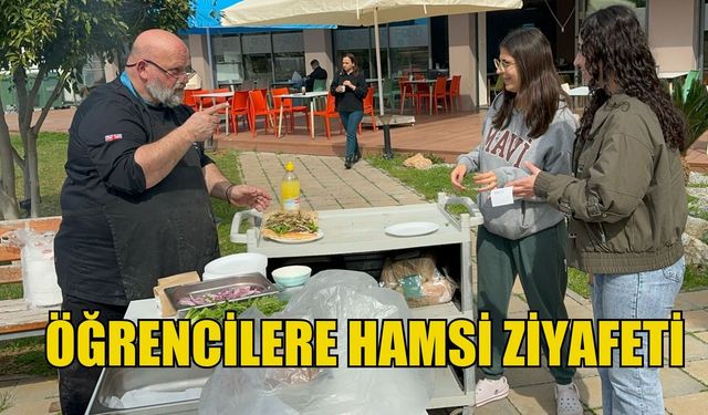 Öğrenciler ve vatandaşlar hamsi ziyafeti çekti