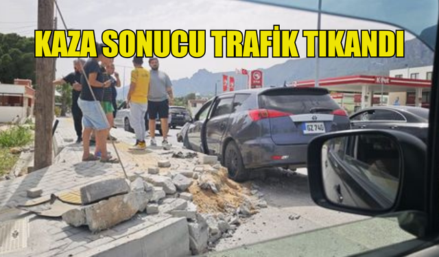 KAZA SONUCU TRAFİK TIKANDI