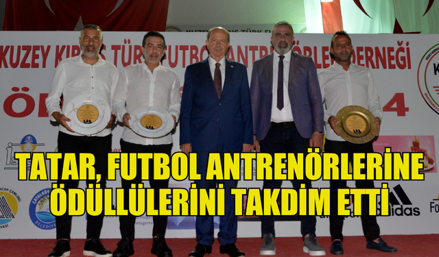 CUMHURBAŞKANI TATAR, FUTBOL ANTRENÖRLERİNE ÖDÜLLÜLERİNİ TAKDİM ETTİ