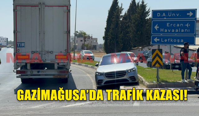 GAZİMAĞUSA'DA HURMALI ÇEMBER'DE TRAFİK KAZASI: TIR İLE MERCEDES ÇARPIŞTI