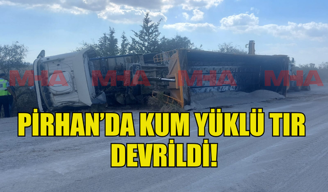 LASTİĞİ PATLAYAN KUM YÜKLÜ TIR DEVRİLDİ!