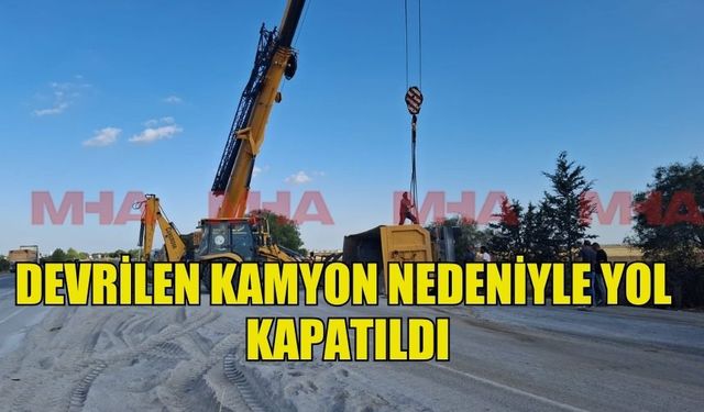 PİRHAN'DA DEVRİLEN KAMYON NEDENİYLE YOL KAPATILDI