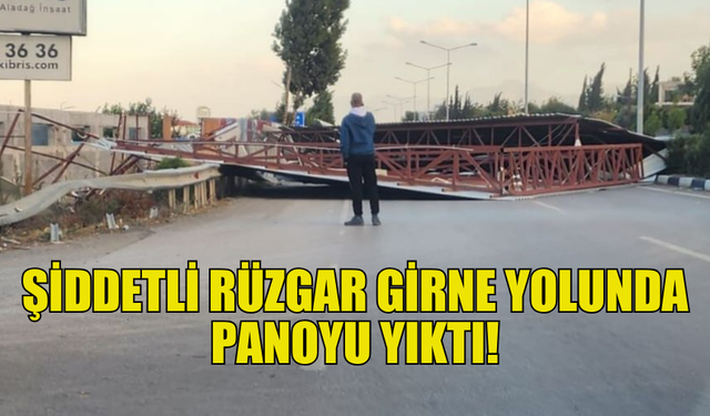 GİRNE'DE ŞİDDETLİ RÜZGAR REKLAM PANOSUNU DEVİRDİ!