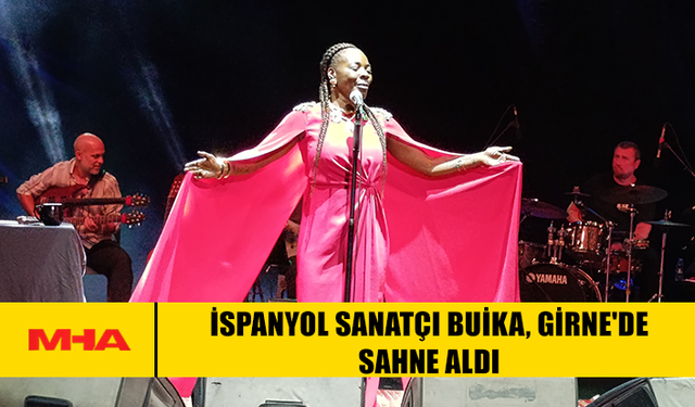 İSPANYOL SANATÇI BUİKA, GİRNE'DE SAHNE ALDI