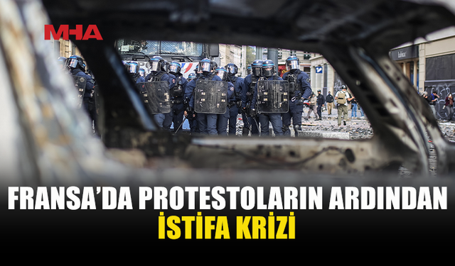 FRANSA’DA HAYAT PAHALILIĞI PROTESTOLARI: İÇİŞLERİ BAKAN İSTİFA ETTİ, MACRON REDDETTİ