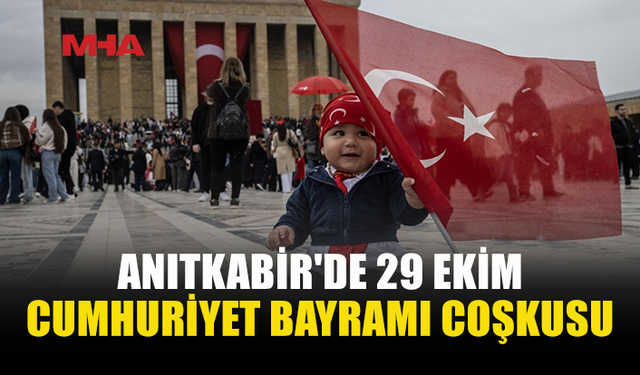 VATANDAŞLAR 29 EKİM’DE ATA’NIN HUZURUNA ÇIKTI