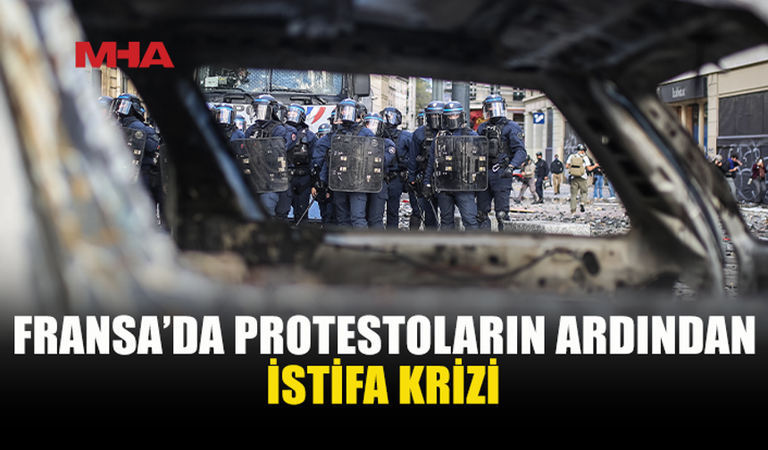 FRANSA’DA HAYAT PAHALILIĞI PROTESTOLARI: İÇİŞLERİ BAKAN İSTİFA ETTİ, MACRON REDDETTİ