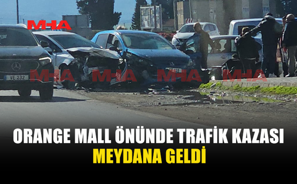 ORANGE MALL ÖNÜNDE TRAFİK KAZASI MEYDANA GELDİ