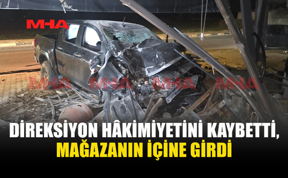 YENİBOĞAZİÇİ'NDE KORKUTAN KAZA: ARAÇ MAĞAZAYA DALDI