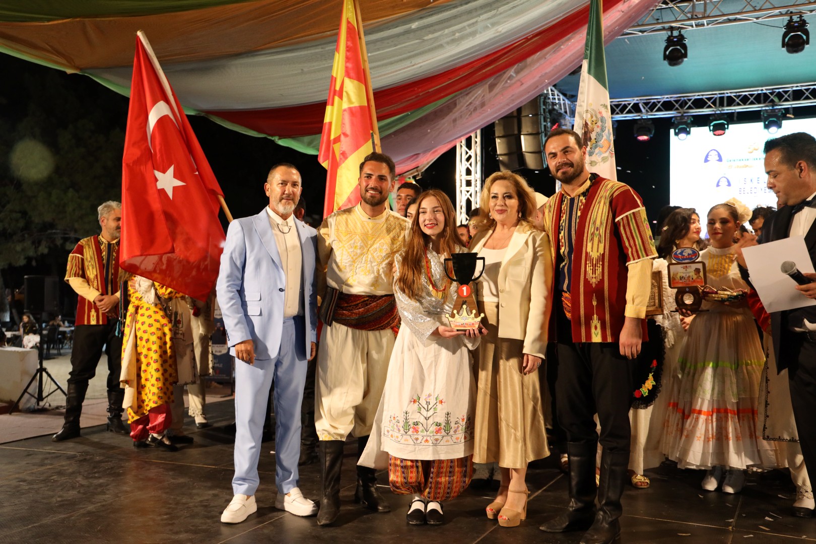 Halk Danslari Gala Gecesi̇8