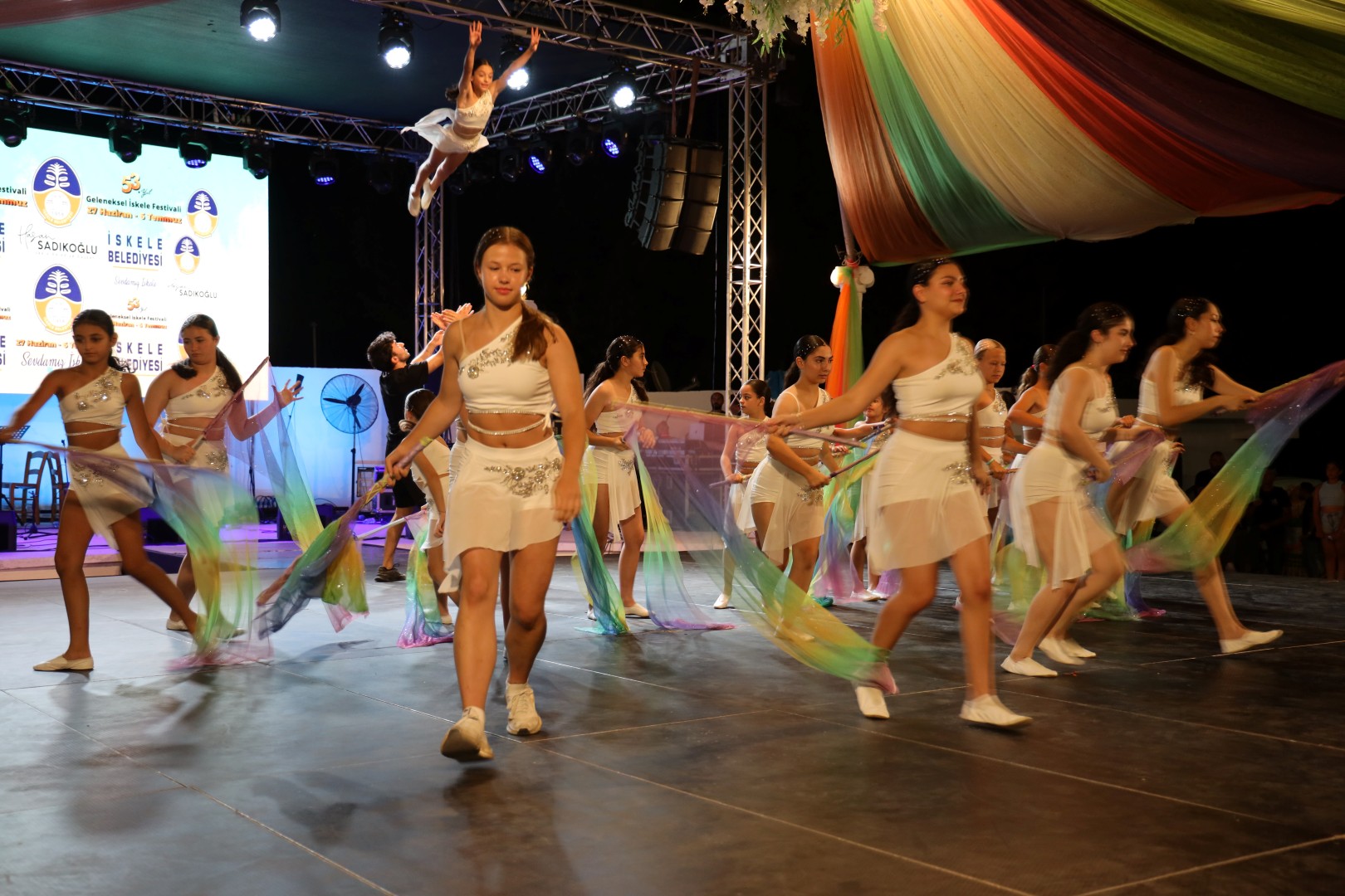 Halk Danslari Gala Gecesi̇9